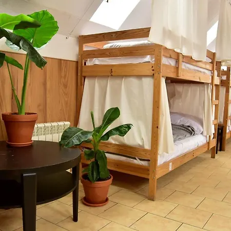 Stonewall Hostel *