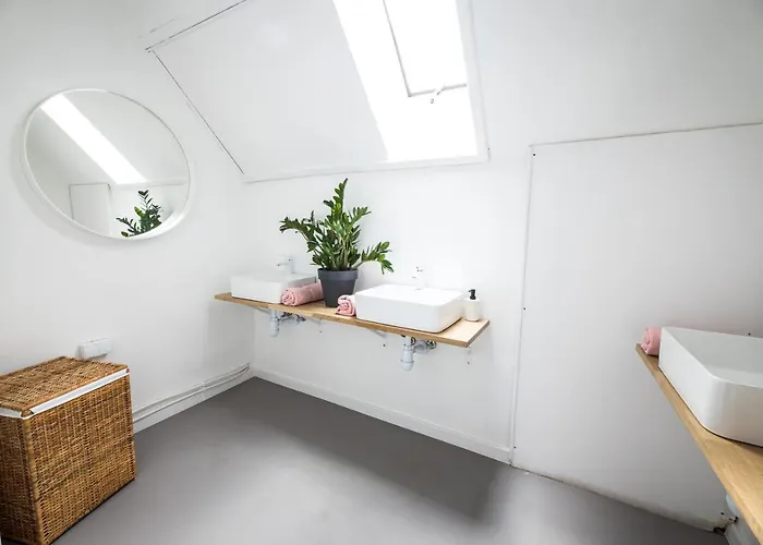 Hostel Stonewall - Self Check In