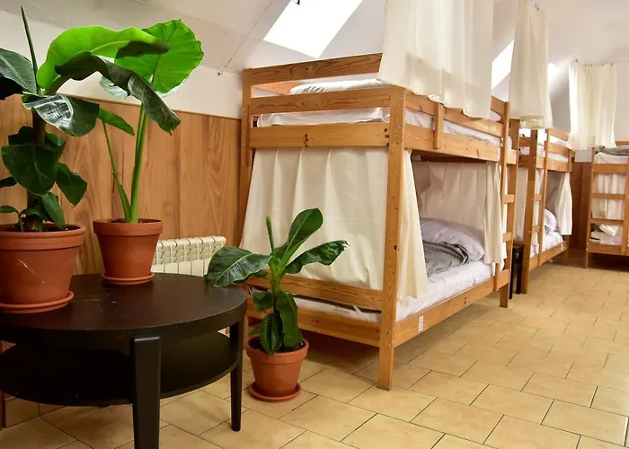 Stonewall - Self Check In Hostal *