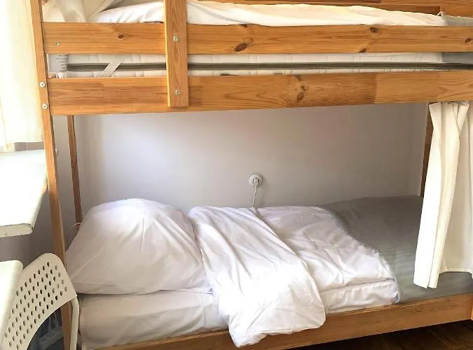 Stonewall - Self Check In Hostal *