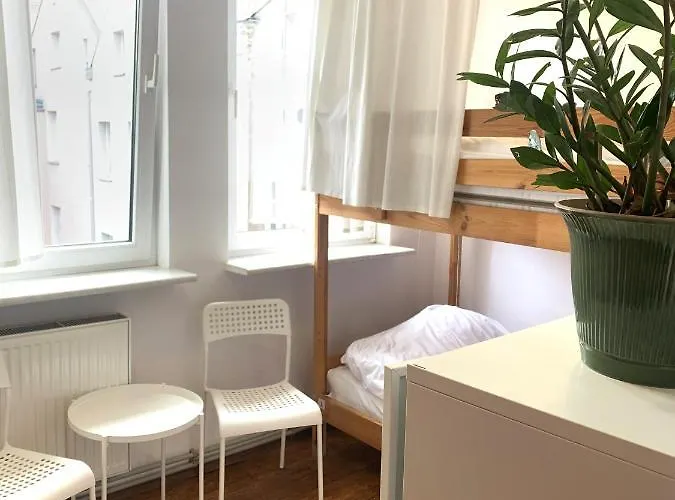 Stonewall - Self Check In Hostal *